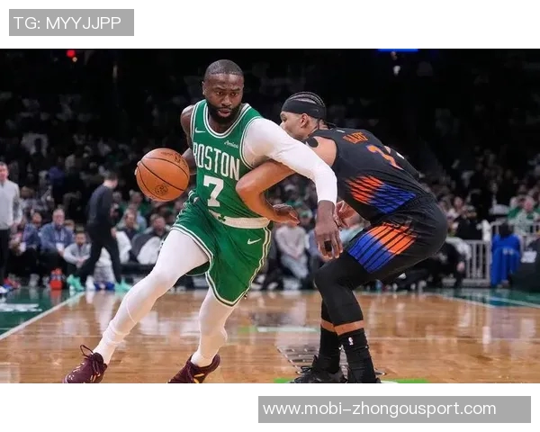 张佳玮分析杰伦布朗中投表现仅健康莱昂纳德可与之匹敌